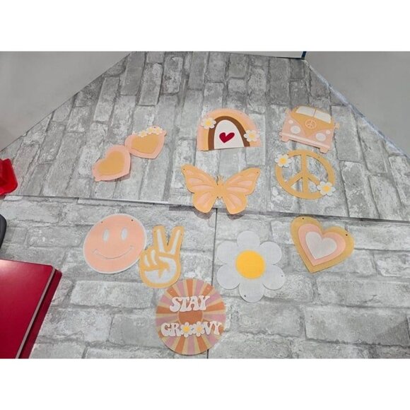 Stay Groovy Felt Banner 70s Decor w/ string and‎ needle New - Picture 1 of 9